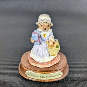 Prudence Otter By Leonardo Figurine Little Nook Village GREAT CONDITION